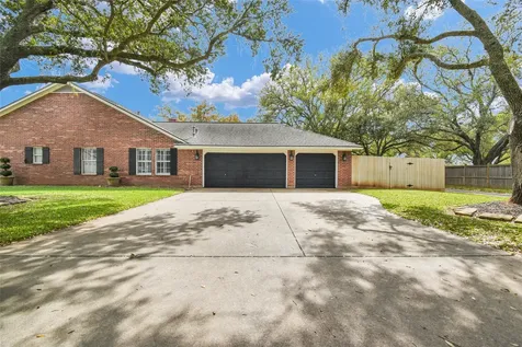 52 Dewberry Court Lake Jackson TX 77566