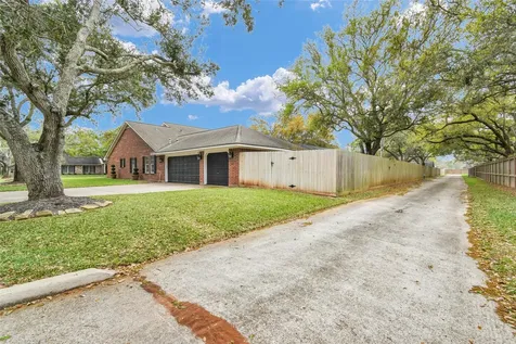 52 Dewberry Court Lake Jackson TX 77566