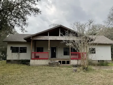 108 Bounty Street Blessing TX 77419