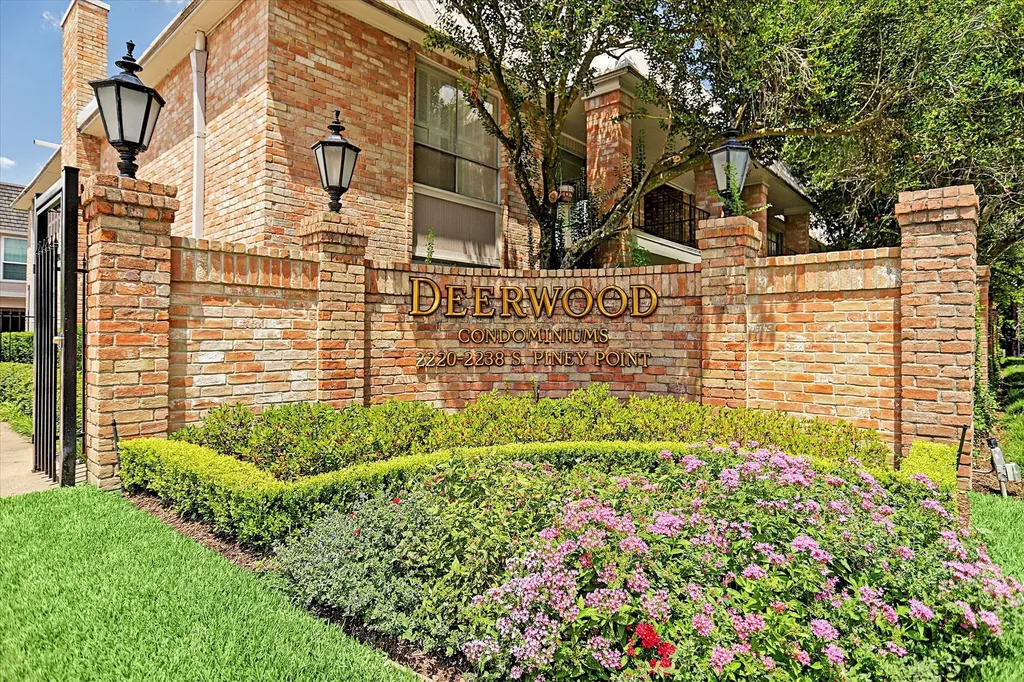 2238 S Piney Point Road 204 Houston TX 77063