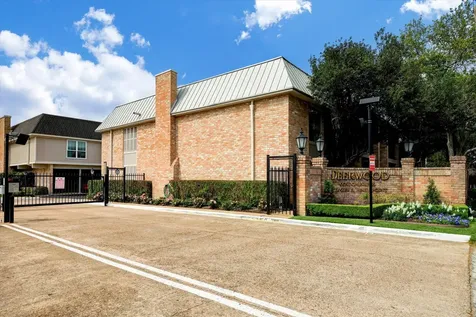 2238 S Piney Point Road 204 Houston TX 77063