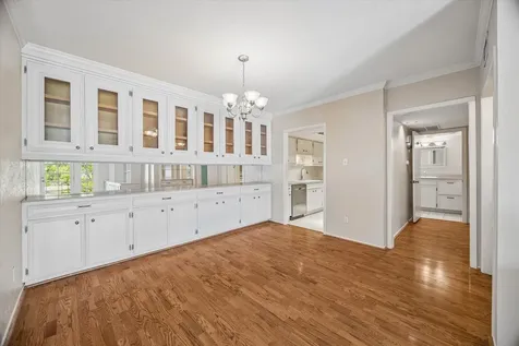 2238 S Piney Point Road 204 Houston TX 77063