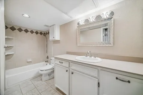 2238 S Piney Point Road 204 Houston TX 77063