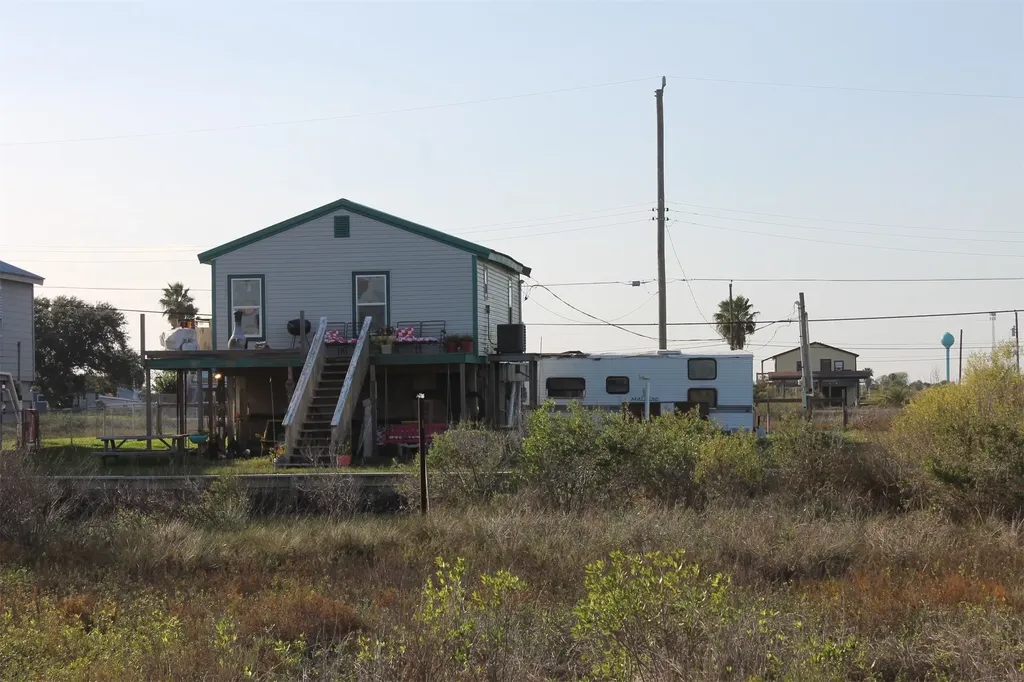 7115 W Hunter Drive Hitchcock TX 77563