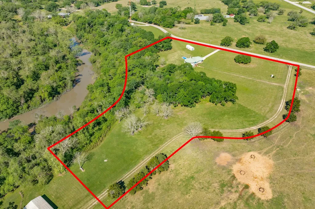 5373 County Road 898 West Columbia TX 77486