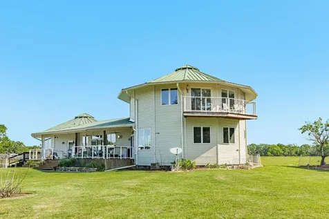 5373 County Road 898 West Columbia TX 77486