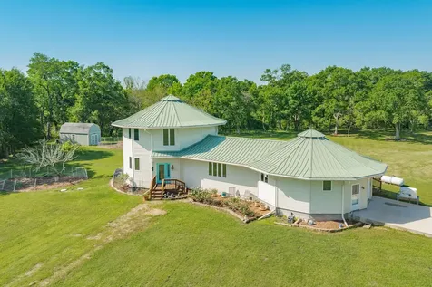 5373 County Road 898 West Columbia TX 77486