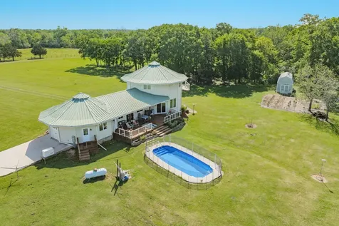 5373 County Road 898 West Columbia TX 77486