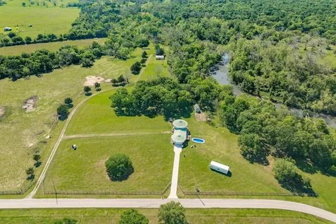5373 County Road 898 West Columbia TX 77486