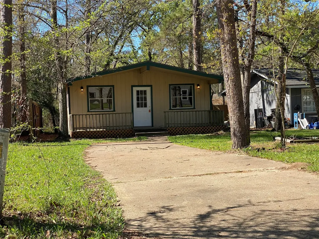 28613 Netawaka Huntsville TX 77340