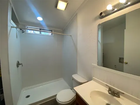 28613 Netawaka Huntsville TX 77340