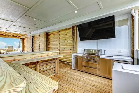 1395 Keith Avenue Gilchrist TX 77617