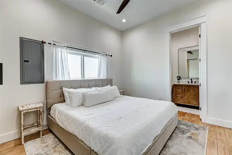 1395 Keith Avenue Gilchrist TX 77617