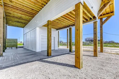 1395 Keith Avenue Gilchrist TX 77617