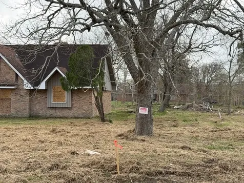 2506 Loch Lomond Street Highlands TX 77562