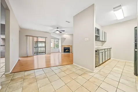 2023 Gentryside Drive 204 Houston TX 77077