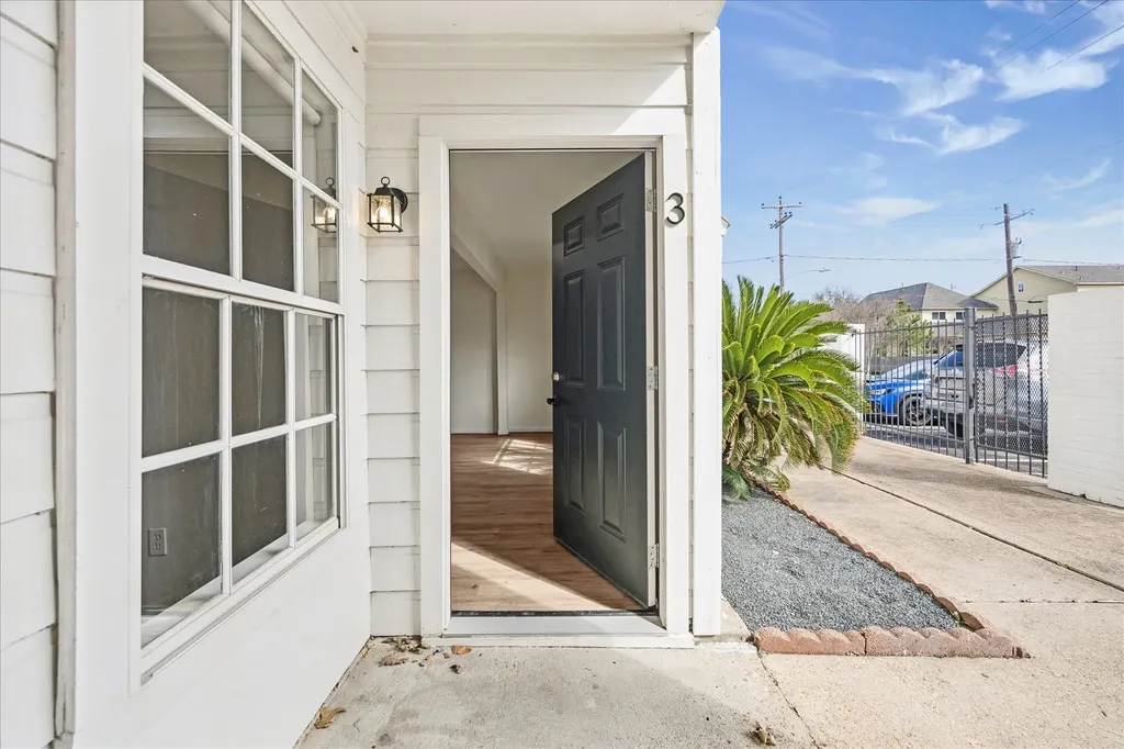 1011 W 10th Street 3 Houston TX 77008