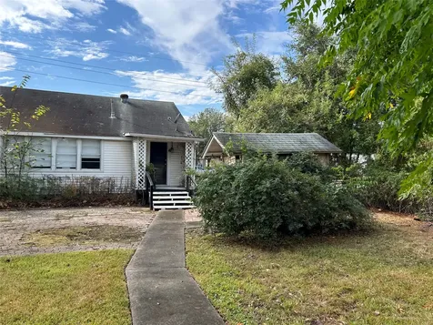 1402 East Avenue Katy TX 77493