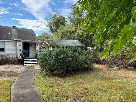 1402 East Avenue Katy TX 77493