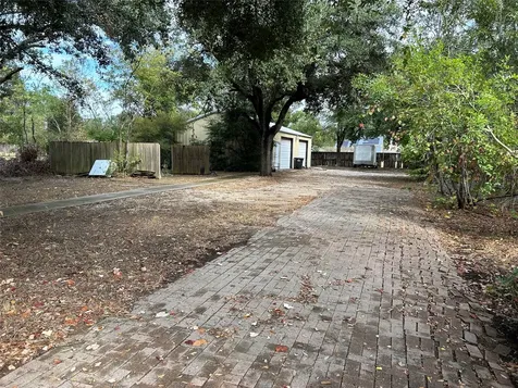 1402 East Avenue Katy TX 77493