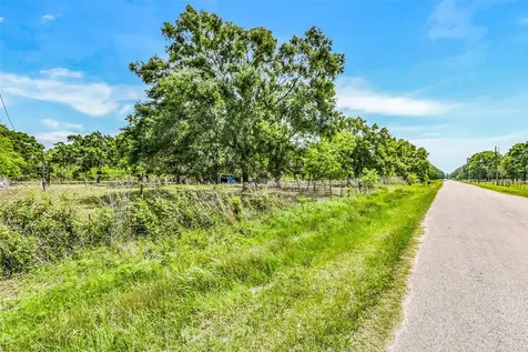 198 County Road 6881 N Dayton TX 77535