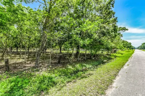 198 County Road 6881 N Dayton TX 77535