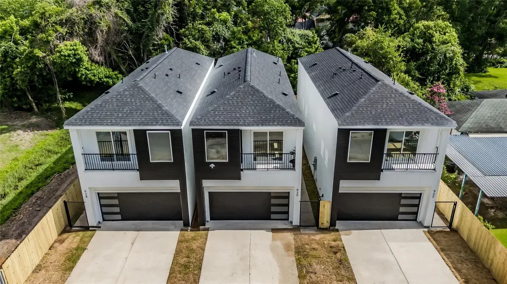 1913 Dewalt Street Houston TX 77088