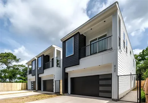 1913 Dewalt Street Houston TX 77088