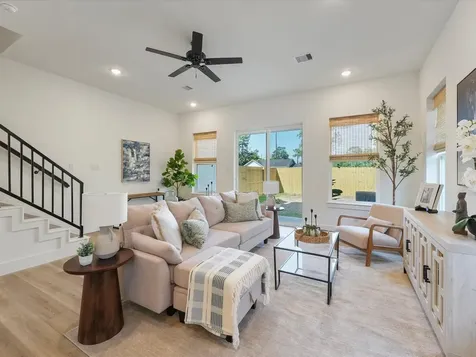 1913 Dewalt Street Houston TX 77088