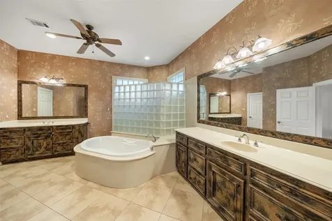 21 Wedgewood Drive W Montgomery TX 77356