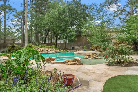 21 Wedgewood Drive W Montgomery TX 77356