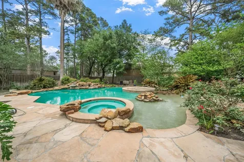 21 Wedgewood Drive W Montgomery TX 77356