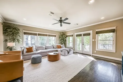 240 E Woodland Street Houston TX 77009