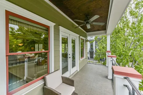 240 E Woodland Street Houston TX 77009