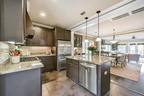 240 E Woodland Street Houston TX 77009