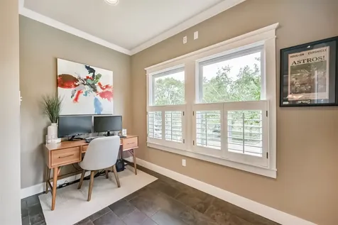 240 E Woodland Street Houston TX 77009