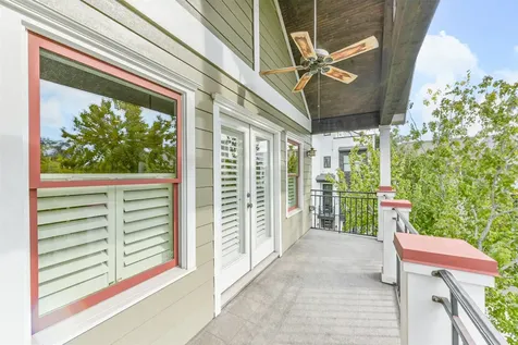 240 E Woodland Street Houston TX 77009