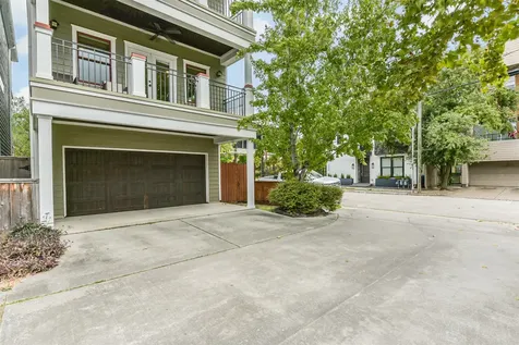 240 E Woodland Street Houston TX 77009