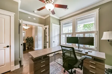 240 E Woodland Street Houston TX 77009