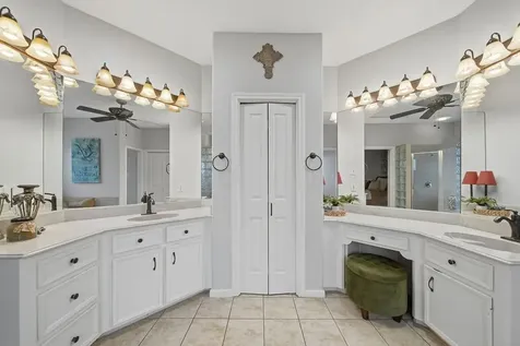 527 S Ohio Avenue La Porte TX 77571