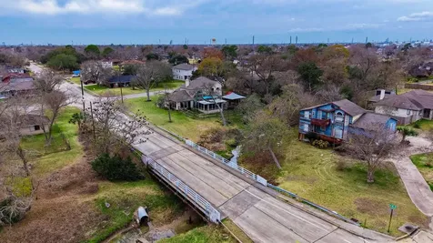 527 S Ohio Avenue La Porte TX 77571