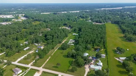 905 County Road 379 Cleveland TX 77328