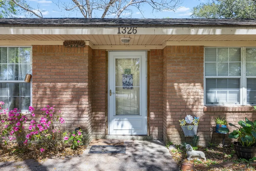 1326 Kathy Avenue Sealy TX 77474