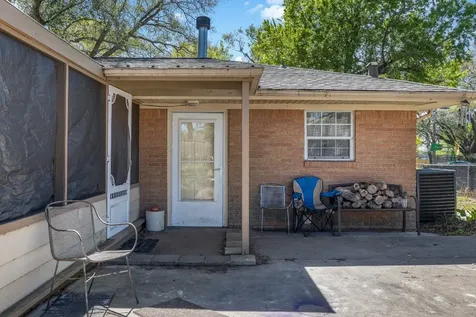 1326 Kathy Avenue Sealy TX 77474