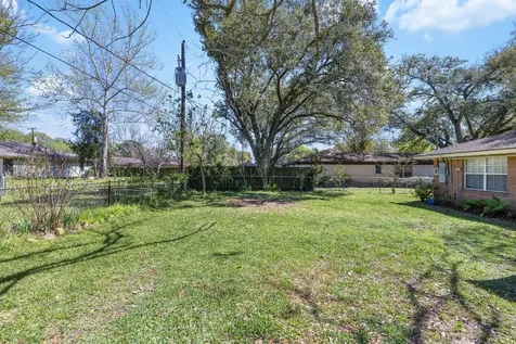 1326 Kathy Avenue Sealy TX 77474