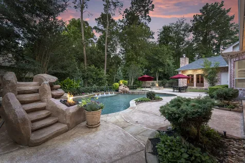 2 Hunnewell Way The Woodlands TX 77382