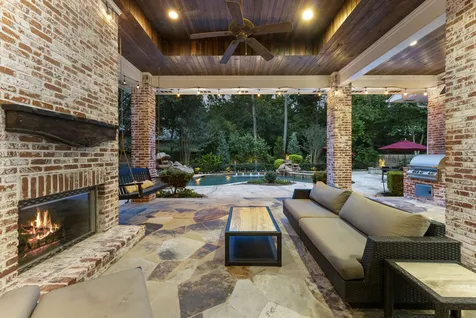 2 Hunnewell Way The Woodlands TX 77382