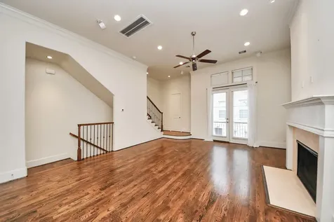 2061 Fannin Station N Houston TX 77045