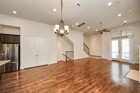 2061 Fannin Station N Houston TX 77045