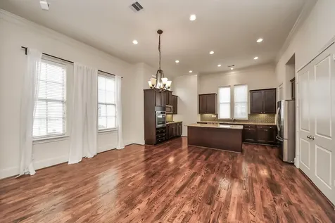 2061 Fannin Station N Houston TX 77045